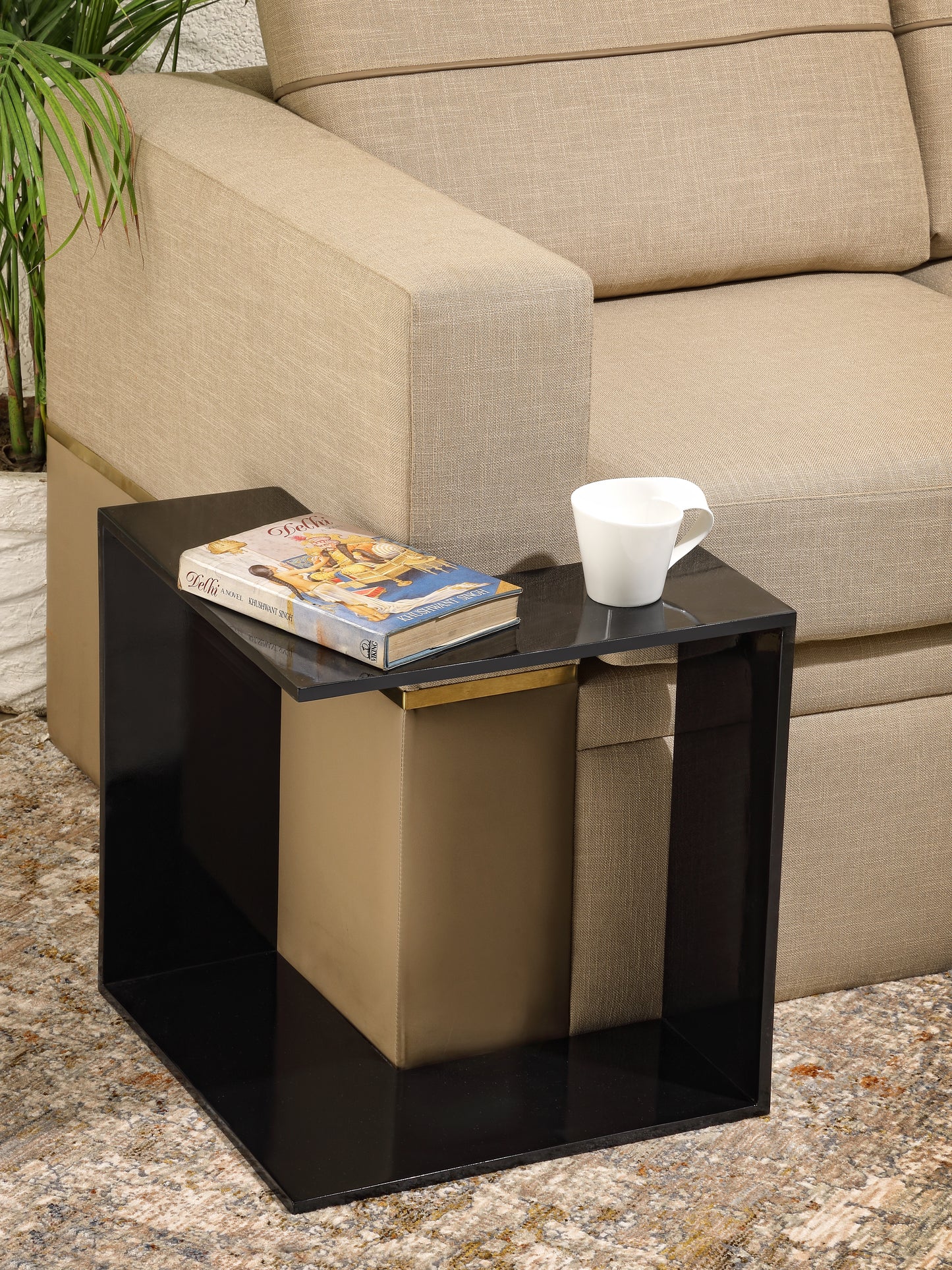 AM Corner Table
