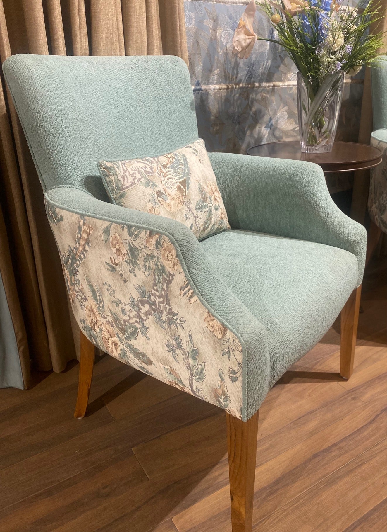 AM 2024 Armchairs