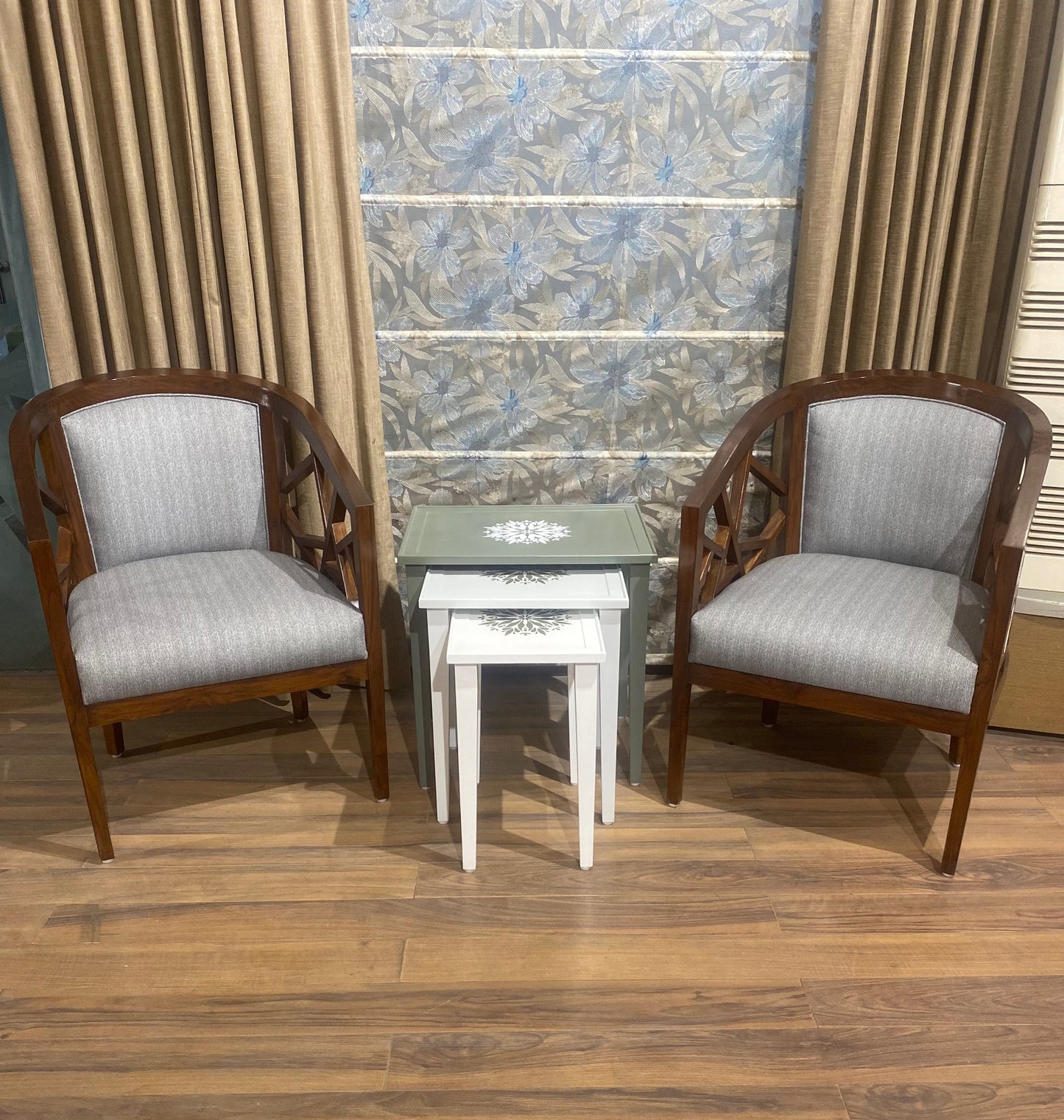 AM 2924 Crisscross Arm Chair