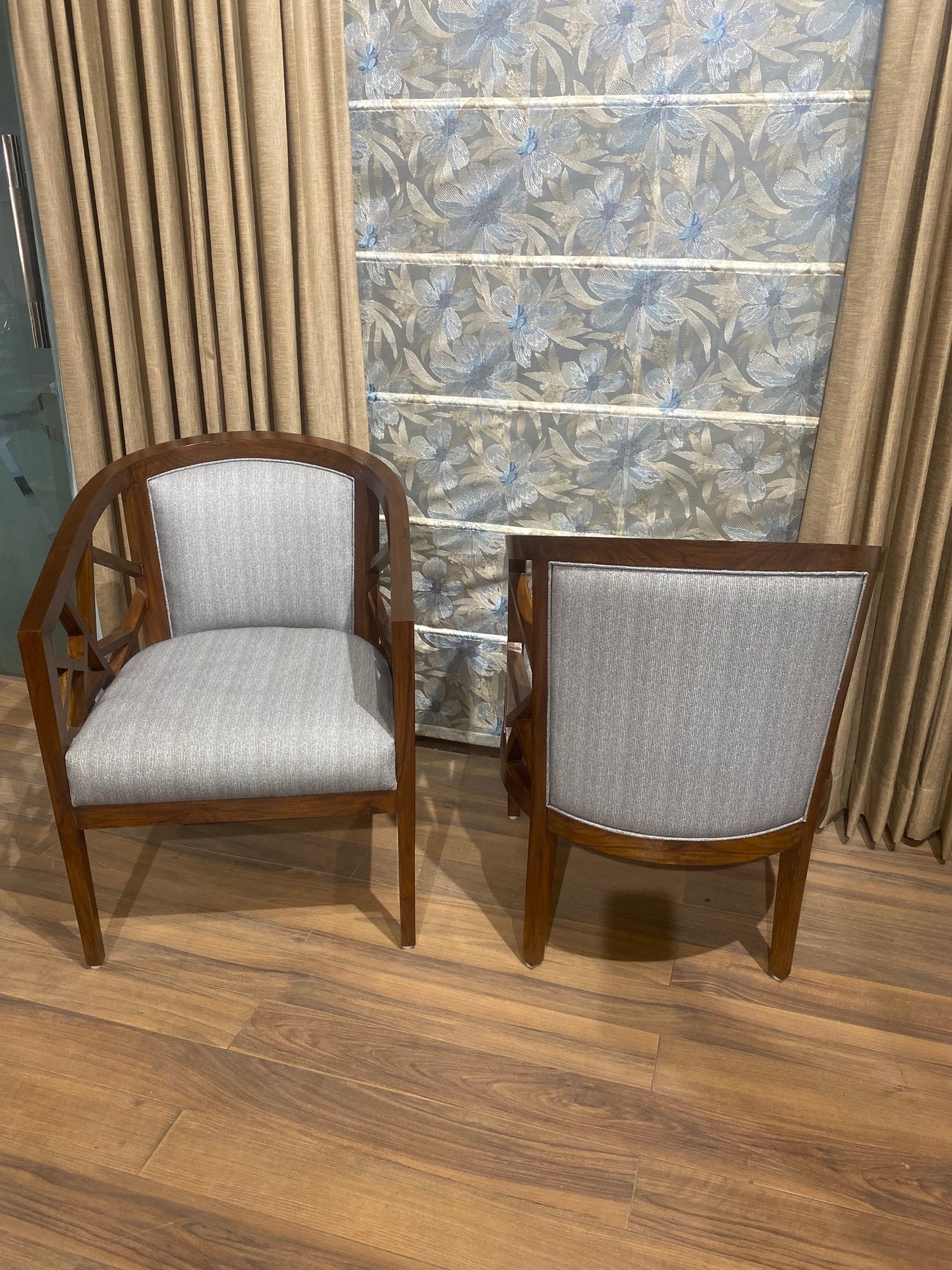 AM 2924 Crisscross Arm Chair