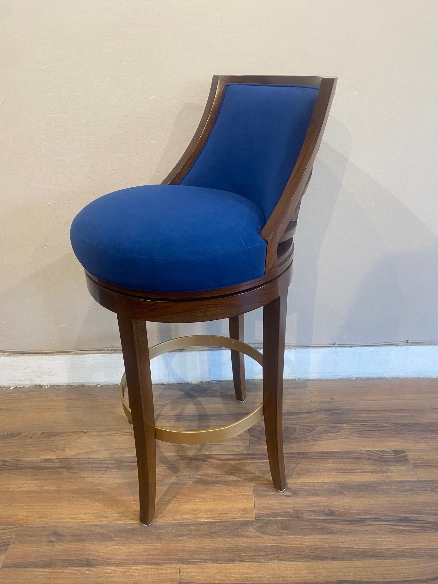 AM 2024 Swivel Bar Stool