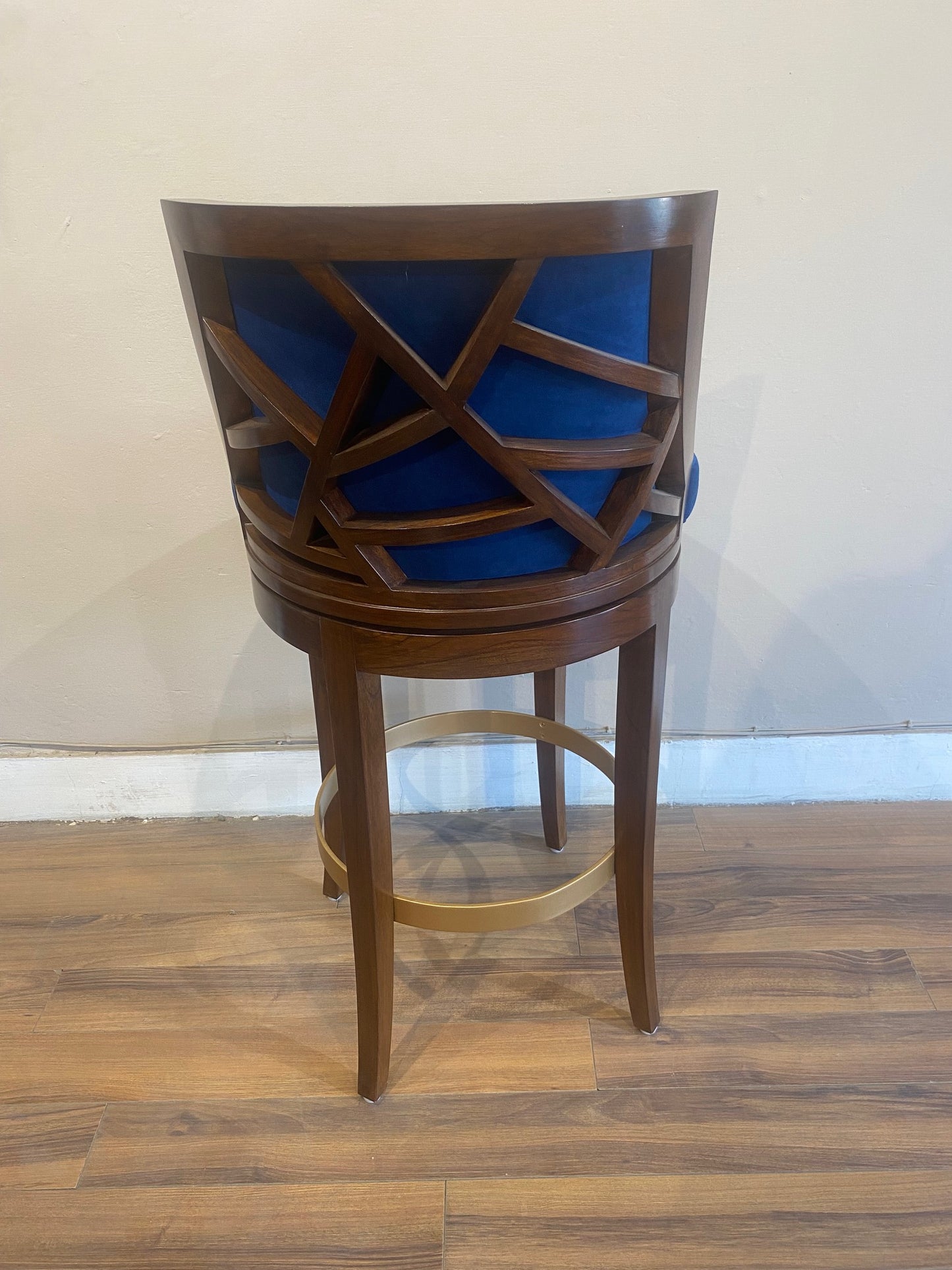 AM 2024 Swivel Bar Stool