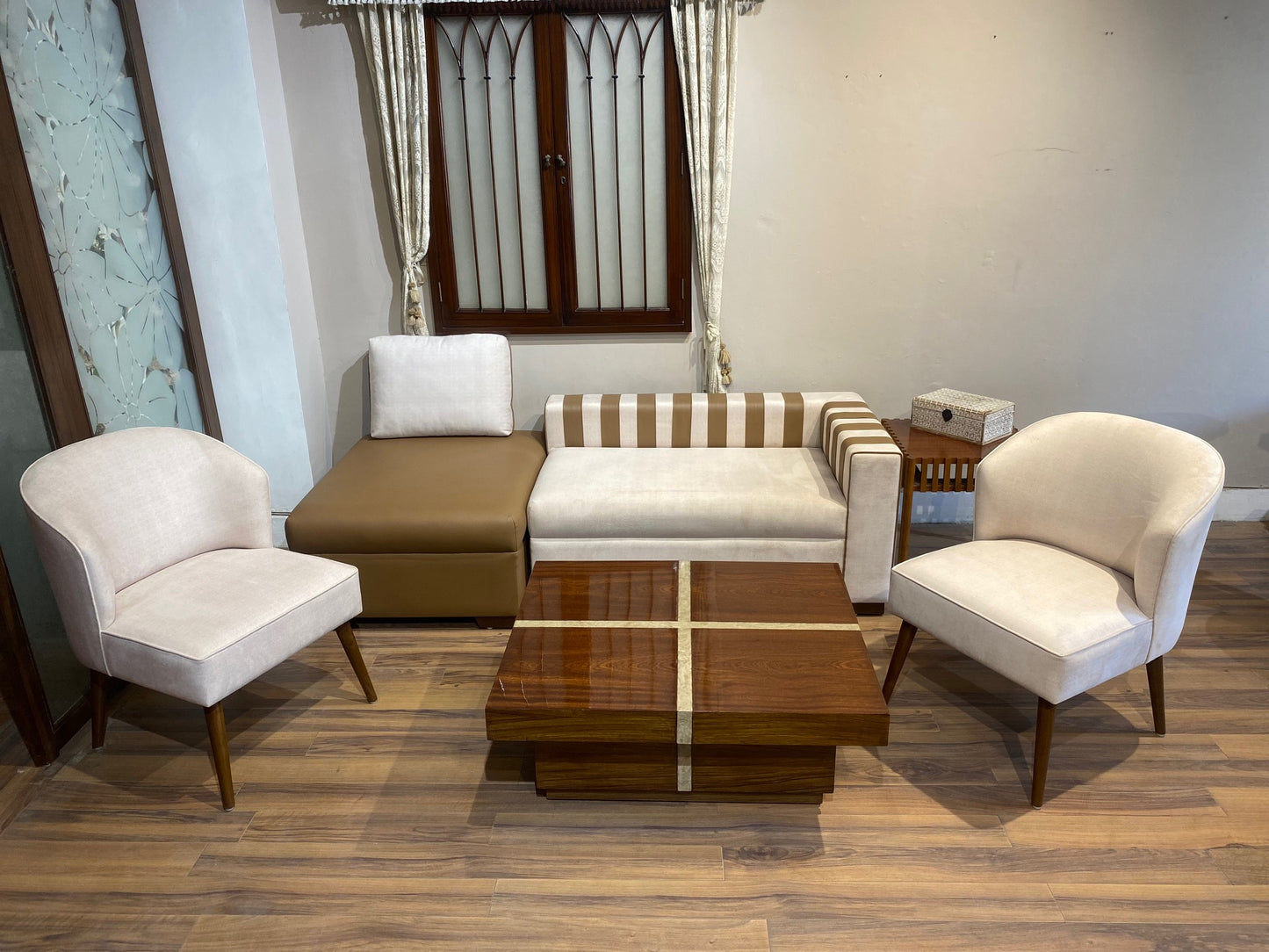 AM 2024 Double tone couch