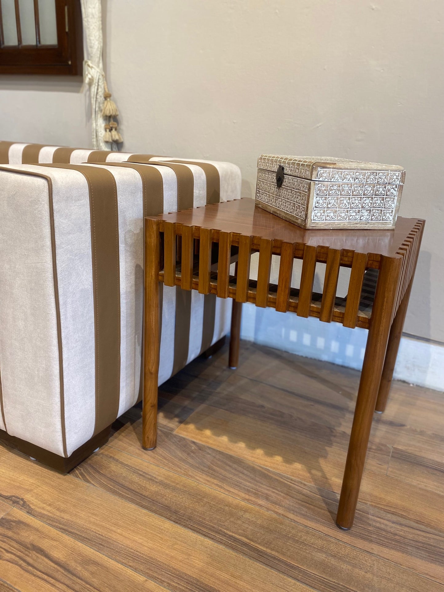 AM 2024 Wood side table