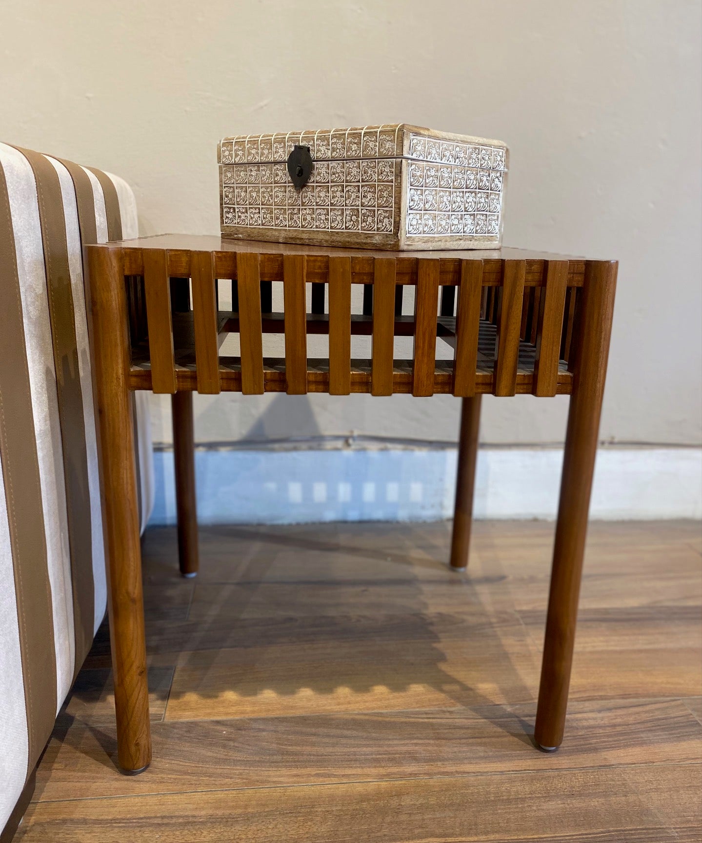 AM 2024 Wood side table