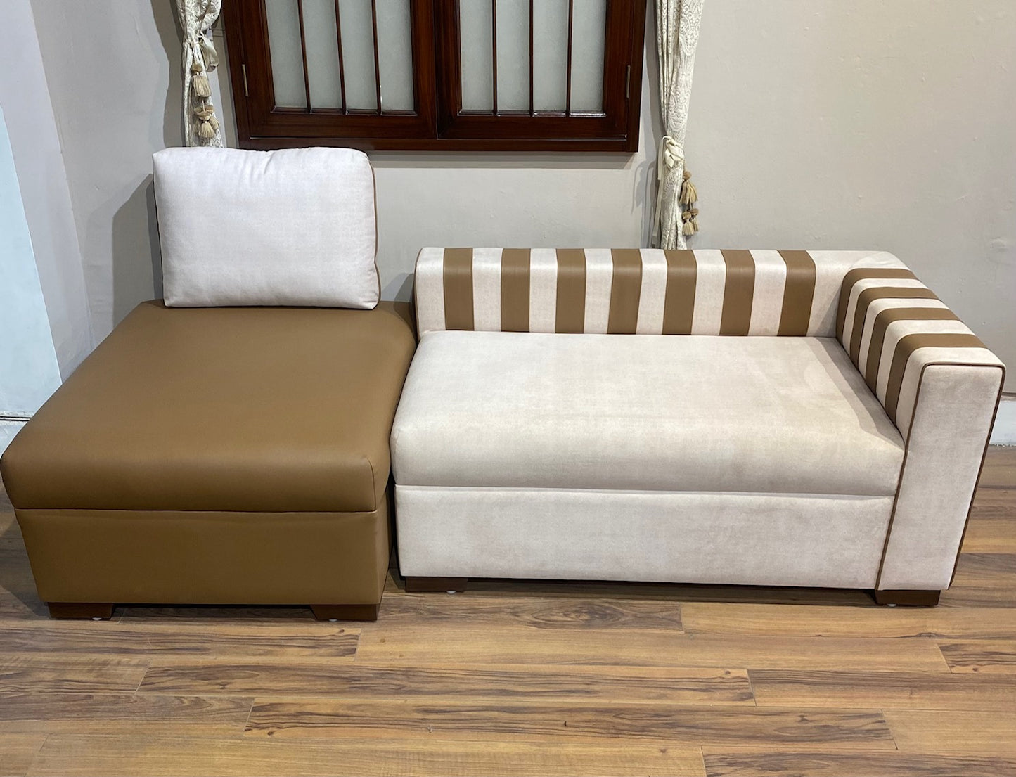 AM 2024 Double tone couch