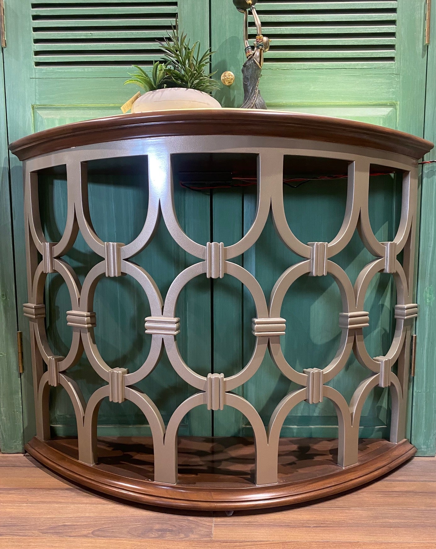 AM 2024 Onyx top carved console